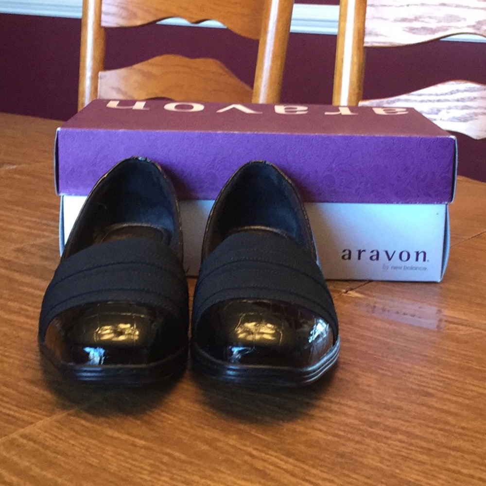 LIKE NEW! Aravon slip on dress shoes.